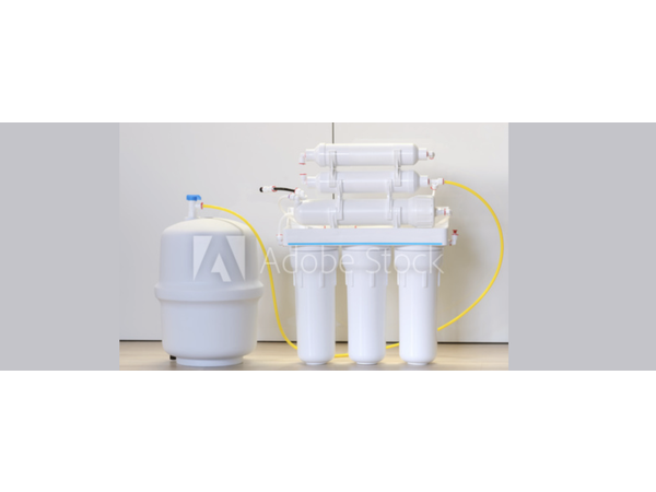 Reverse osmosis under sink system